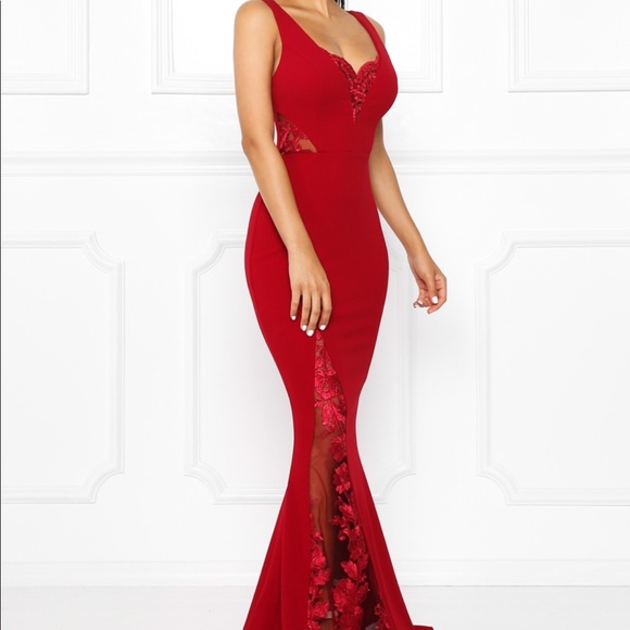 De Ensueño Lace Burgundy Maxi Dress - Picture 3 of 5